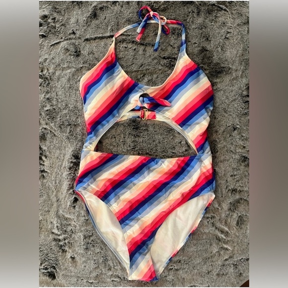 No Boundaries Striped Red White & Blue
Cutout One Piece Bathing Suit, Large
NWT‌ - Picture 9 of 11